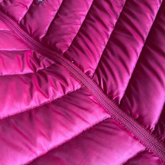 Marmot Women’s Pink 800 Fill XS Puffer Vest - Picture 5 of 15